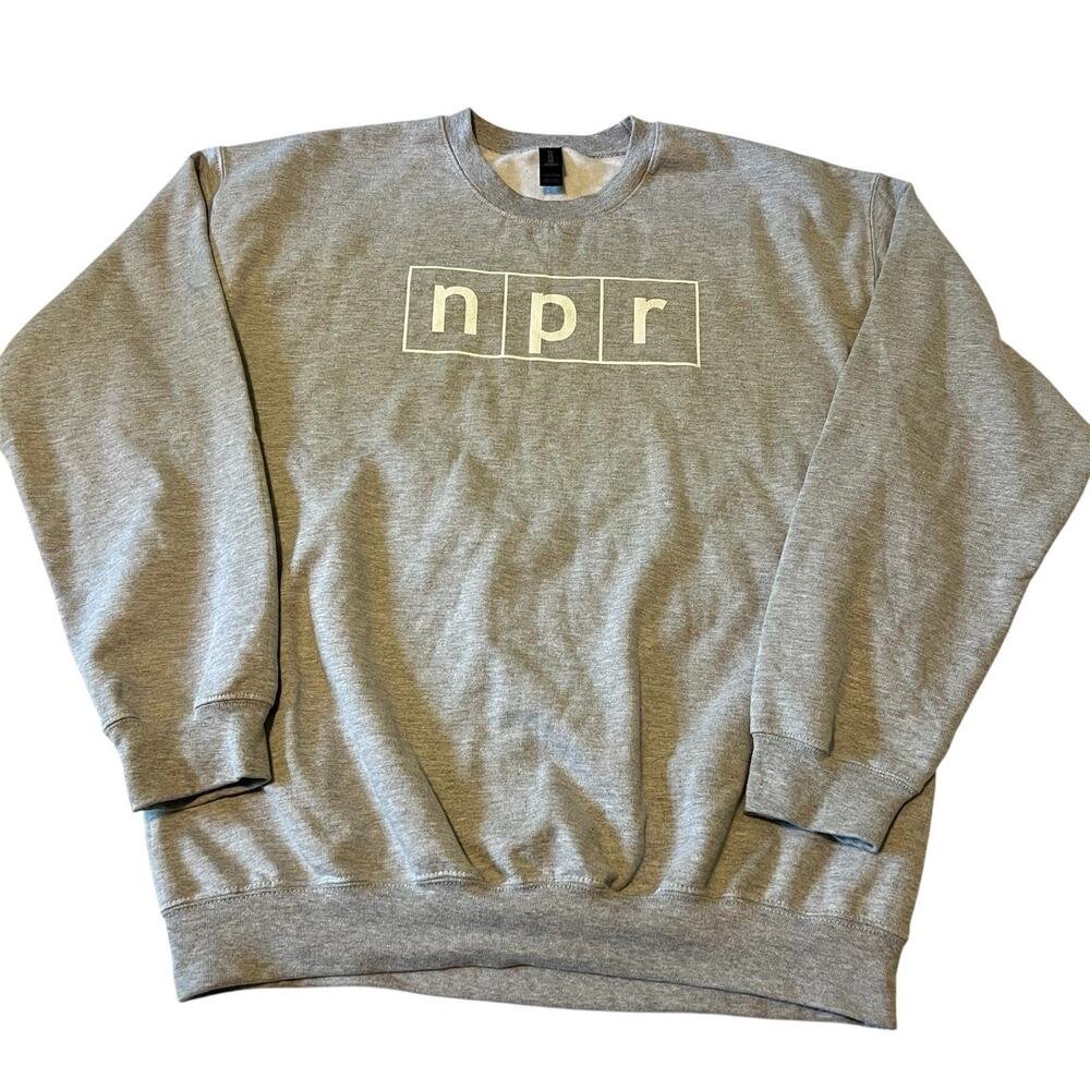 NPR National Public Radio Sweatshirt Men’s Medium Gray Crewneck